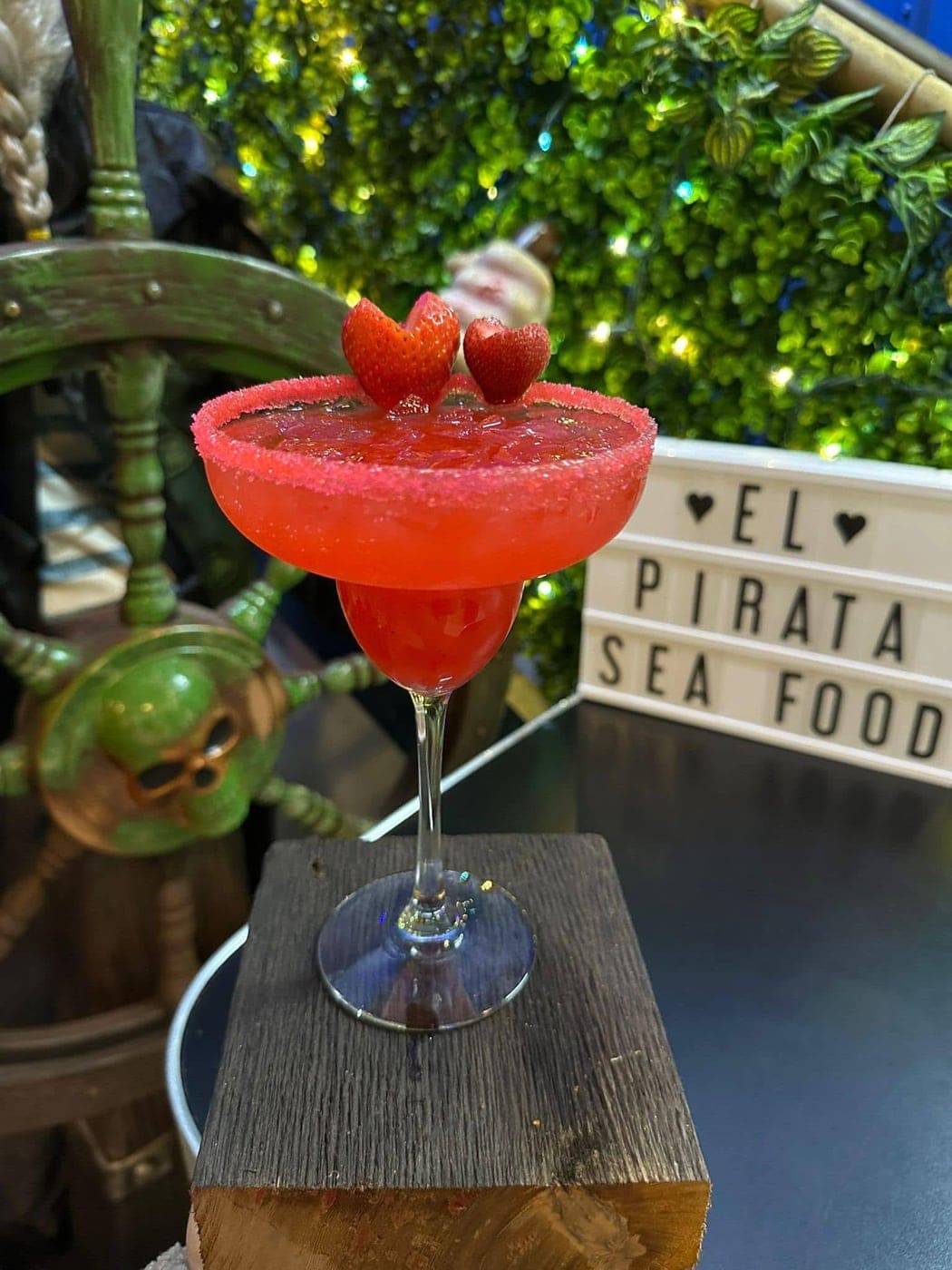 Strawberry margarita with fresh strawberry