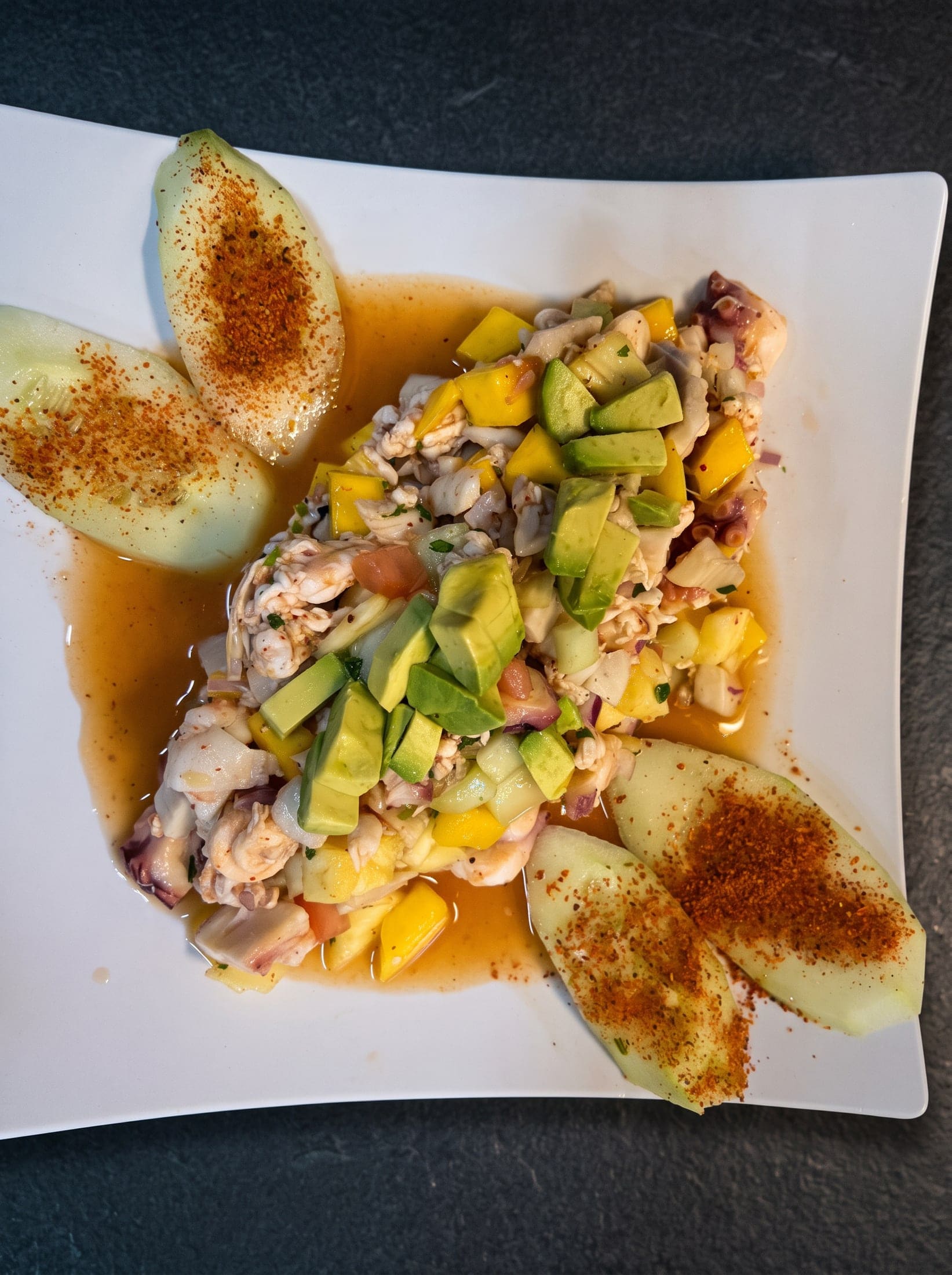 Ceviche fresco con aguacate