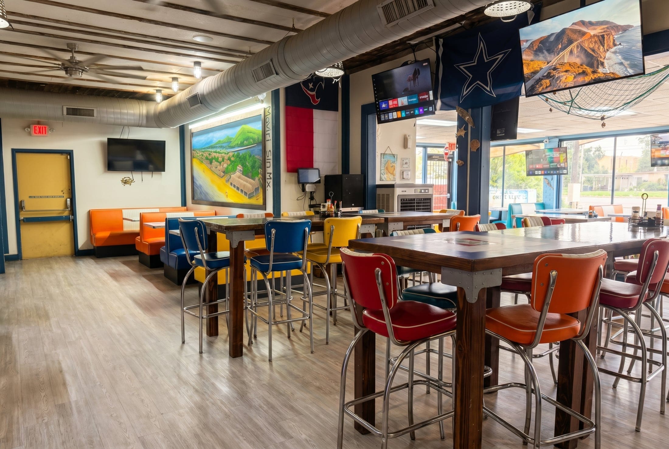 El Pirata sports bar — TVs, Texas and Cowboys flags